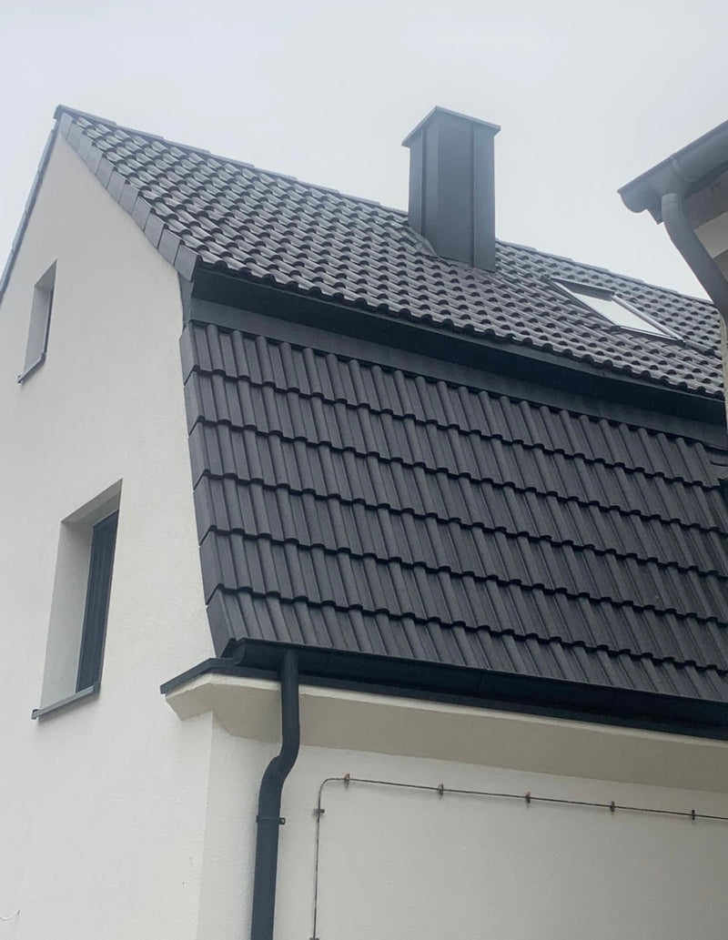 MODERNES WOHNHAUS MIT NEUER DACHEINDECKUNG